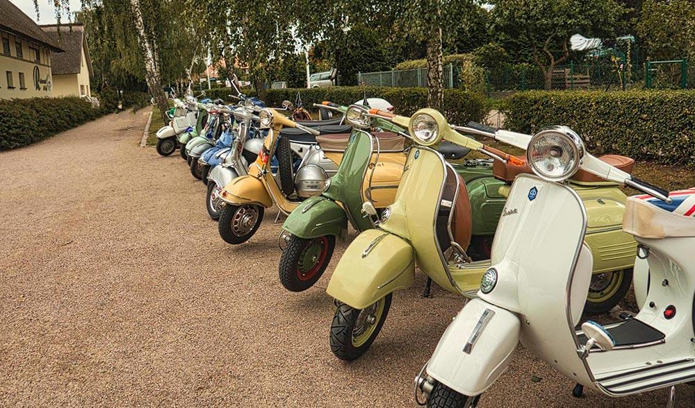 vespa-varias-en-plaza