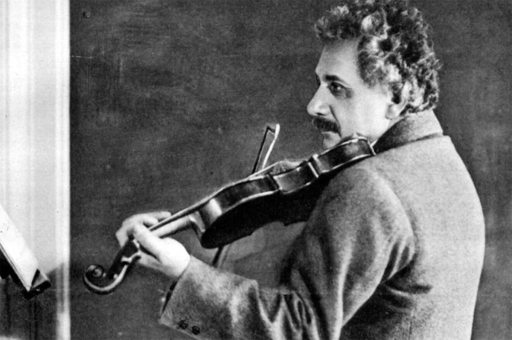 Un violín alcanza más de un millón de dólares en una subasta: pertenecía a Albert Einstein