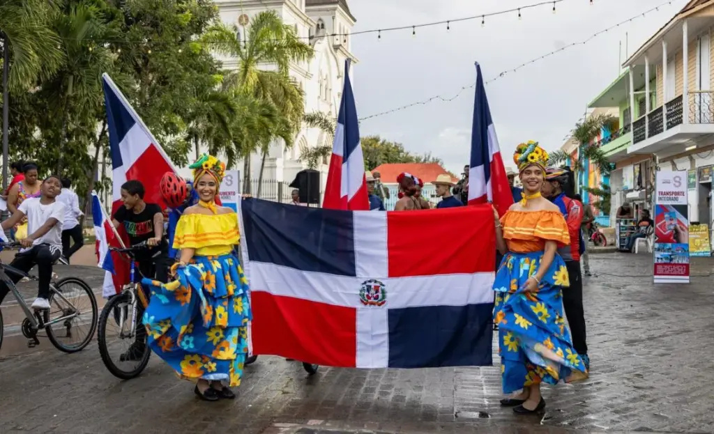 Santiago vive su memoria: recorrido cultural y jornada artística por el Día de la Restauración