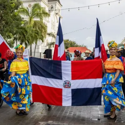 Santiago vive su memoria: recorrido cultural y jornada artística por el Día de la Restauración