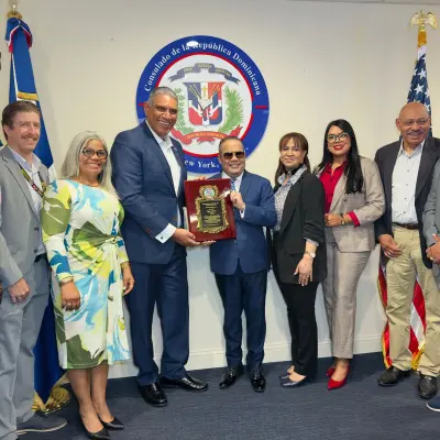Héctor Acosta “El Torito” es declarado “Hijo Adoptivo” por el Consulado Dominicano en Nueva York